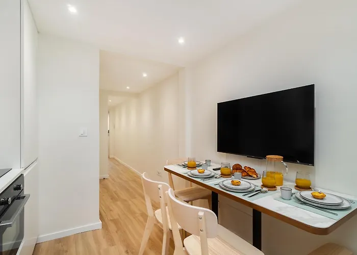 Whome Old Town Flat With A Modern Touch شقة