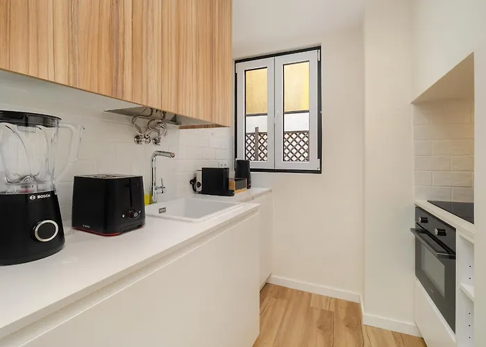 Whome Old Town Flat With A Modern Touch شقة