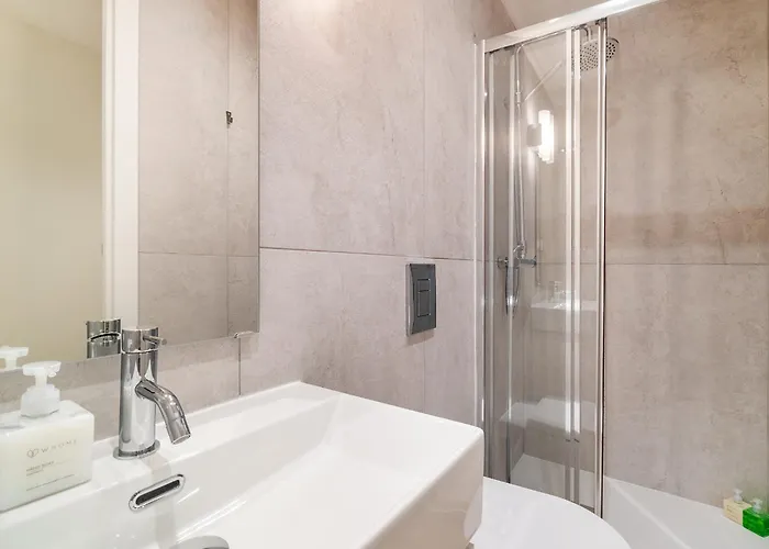 Whome Old Town Flat With A Modern Touch شقة