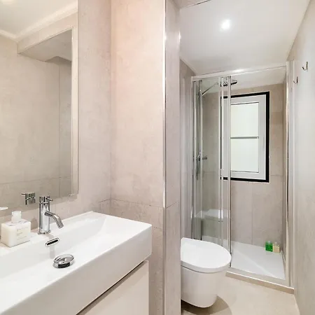 Whome Old Town Flat With A Modern Touch * Lissabon